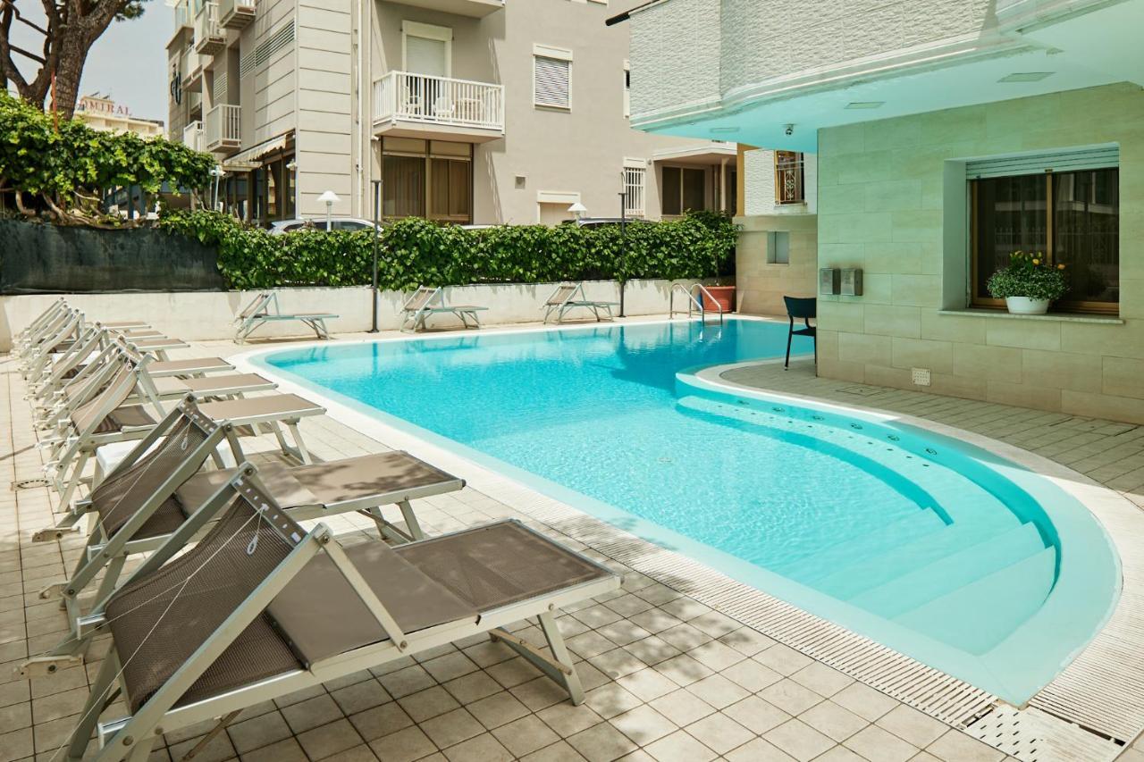 Hotel Imperiale Riccione Esterno foto