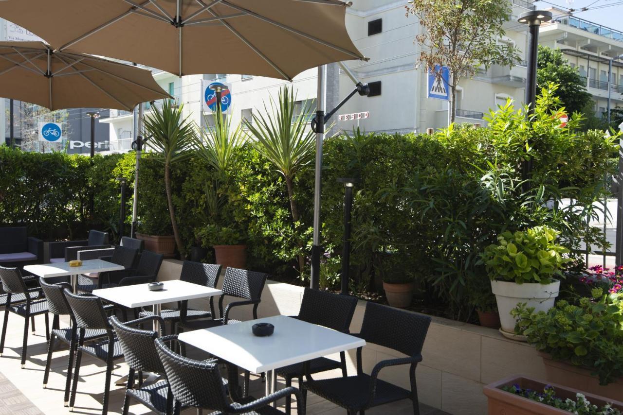 Hotel Imperiale Riccione Esterno foto