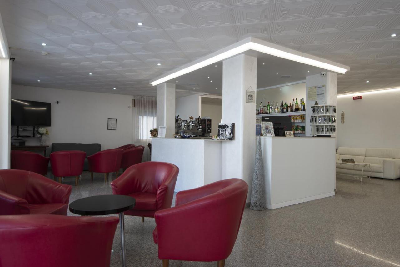 Hotel Imperiale Riccione Esterno foto