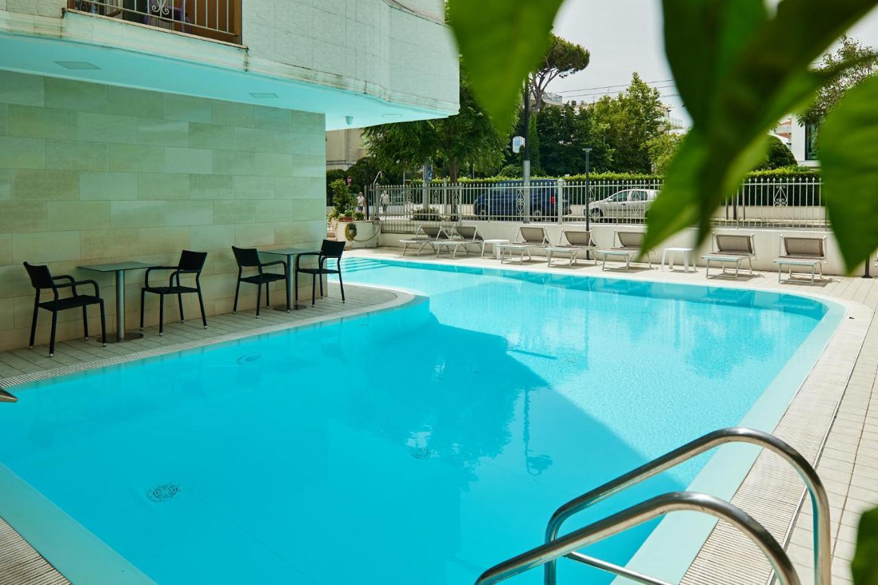 Hotel Imperiale Riccione Esterno foto