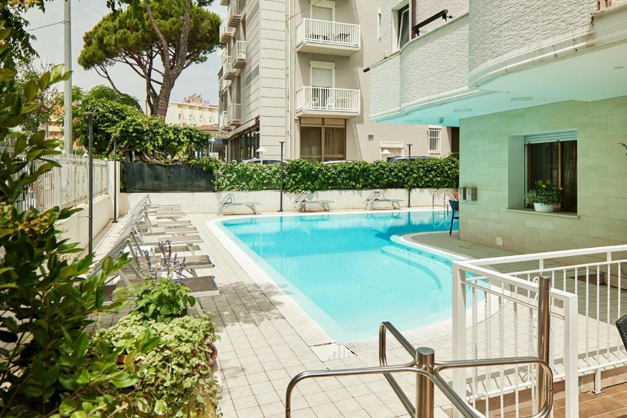 Hotel Imperiale Riccione Esterno foto