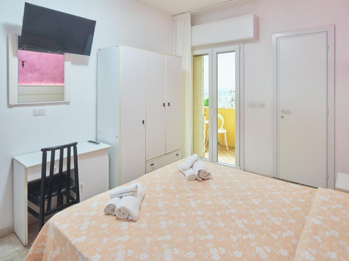 Hotel Imperiale Riccione Esterno foto