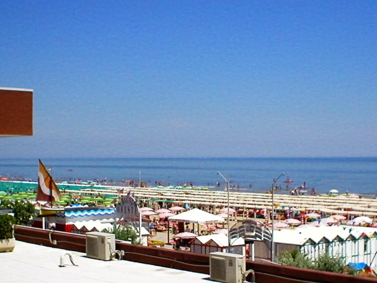 Hotel Imperiale Riccione Esterno foto