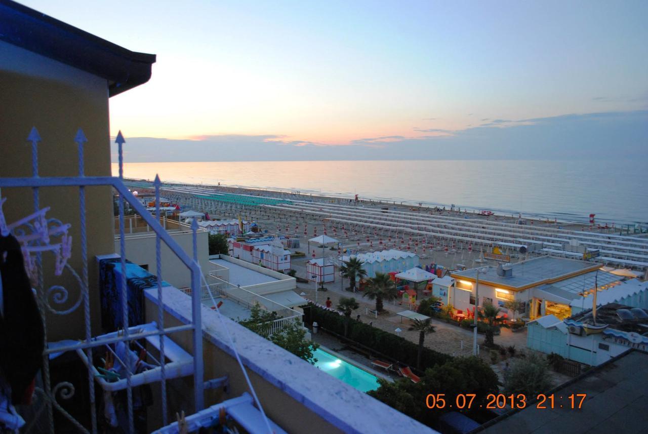 Hotel Imperiale Riccione Esterno foto