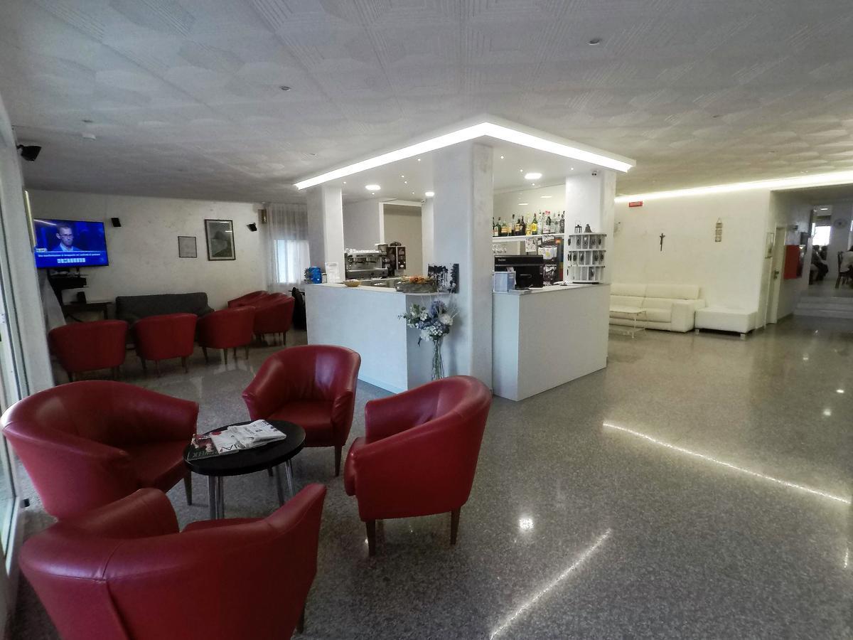 Hotel Imperiale Riccione Esterno foto