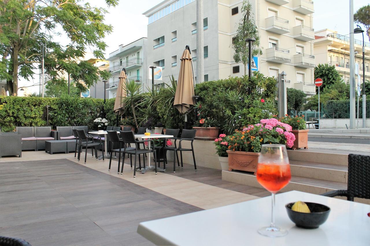 Hotel Imperiale Riccione Esterno foto